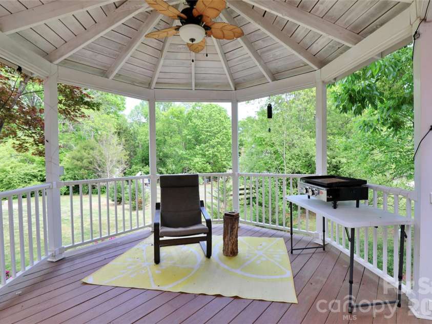 8810 Scarsdale Drive, Mint Hill, NC 28227.  MLS# CAR4368558, YatesRealty ID 16779. 