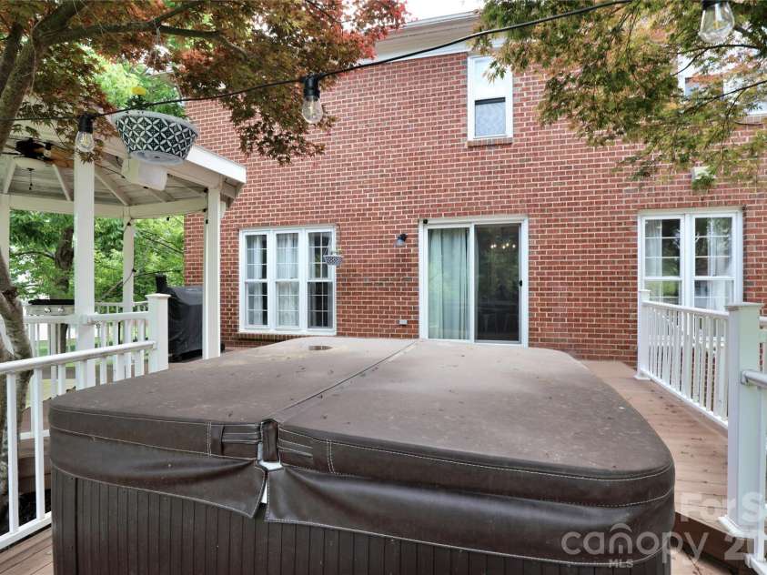 8810 Scarsdale Drive, Mint Hill, NC 28227.  MLS# CAR4368558, YatesRealty ID 16779. 