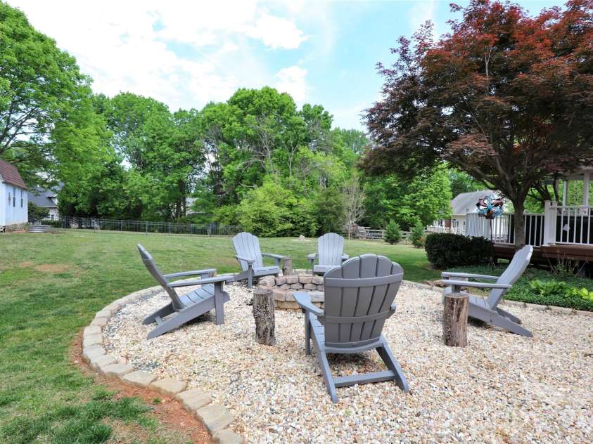 8810 Scarsdale Drive, Mint Hill, NC 28227.  MLS# CAR4368558, YatesRealty ID 16779. 