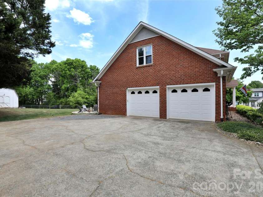 8810 Scarsdale Drive, Mint Hill, NC 28227.  MLS# CAR4368558, YatesRealty ID 16779. 