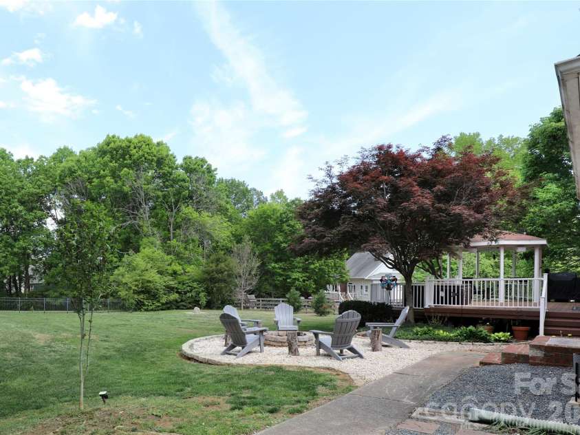 8810 Scarsdale Drive, Mint Hill, NC 28227.  MLS# CAR4368558, YatesRealty ID 16779. 