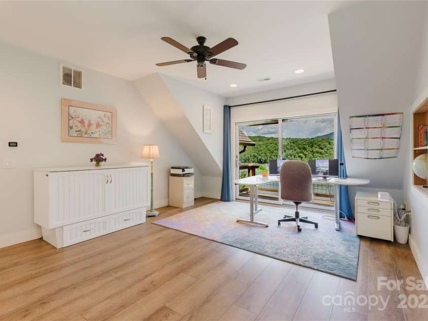 216 Alarka Point, Bryson City, NC 28713.  MLS# CAR4292798, YatesRealty ID 1678. 