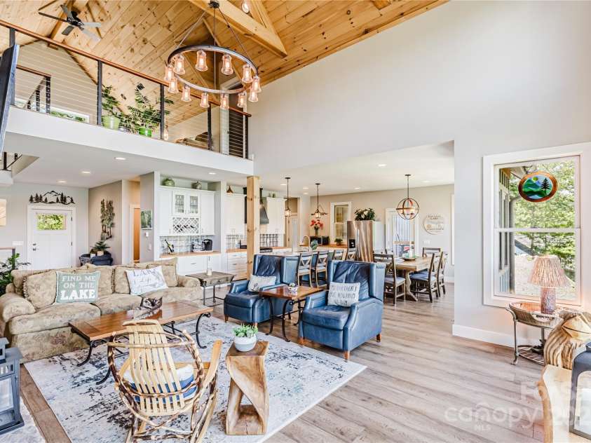 216 Alarka Point, Bryson City, NC 28713.  MLS# CAR4292798, YatesRealty ID 1678. Looking into Kitchen and Dining