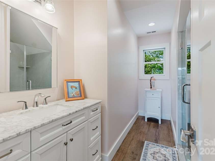 216 Alarka Point, Bryson City, NC 28713.  MLS# CAR4292798, YatesRealty ID 1678. Upstairs Primary Bath