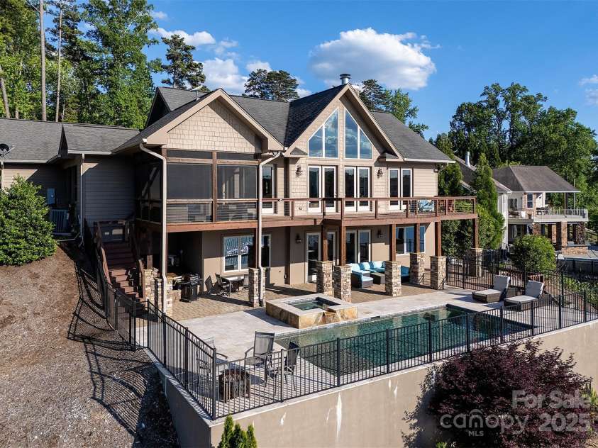 204 Ridge Drive, Troy, NC 27371.  MLS# CAR4258145, YatesRealty ID 16780. 