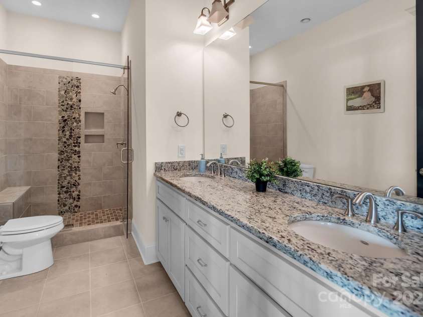 204 Ridge Drive, Troy, NC 27371.  MLS# CAR4258145, YatesRealty ID 16780. 