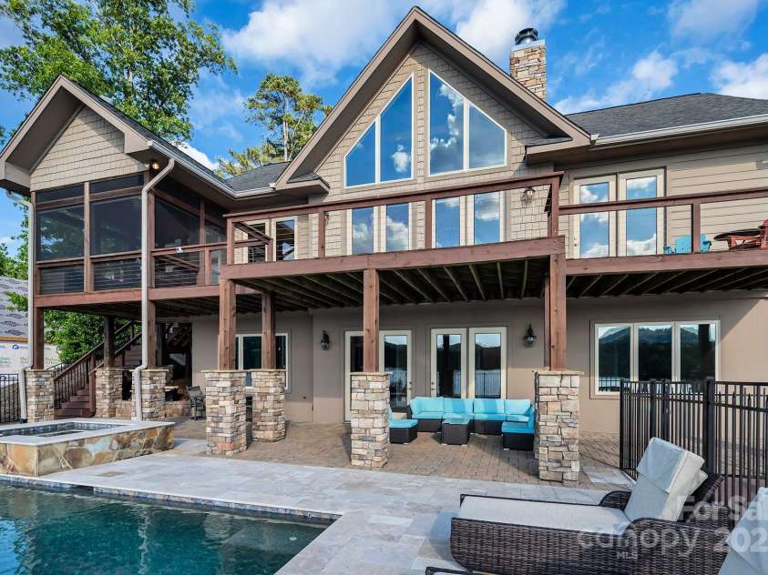 204 Ridge Drive, Troy, NC 27371.  MLS# CAR4258145, YatesRealty ID 16780. 
