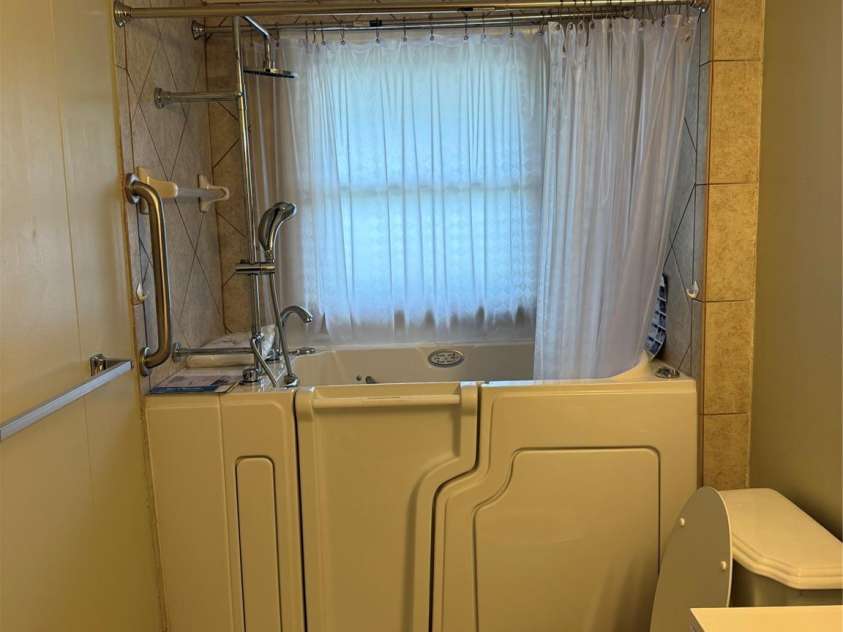 535 Plato Lee Road, Shelby, NC 28150.  MLS# CAR4369128, YatesRealty ID 16781. Handicap bath
