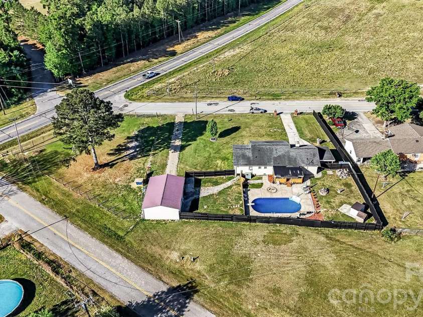 1087 Greenbriar Drive, Lancaster, SC 29720.  MLS# CAR4370391, YatesRealty ID 16782. 