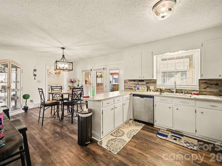 1087 Greenbriar Drive, Lancaster, SC 29720.  MLS# CAR4370391, YatesRealty ID 16782. 