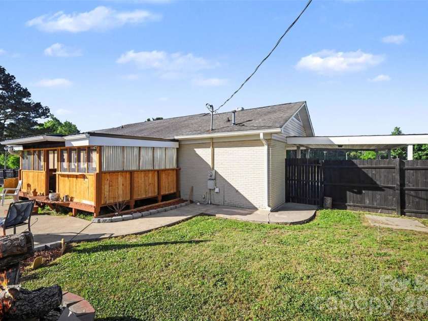 1087 Greenbriar Drive, Lancaster, SC 29720.  MLS# CAR4370391, YatesRealty ID 16782. 
