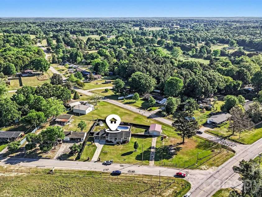 1087 Greenbriar Drive, Lancaster, SC 29720.  MLS# CAR4370391, YatesRealty ID 16782. 