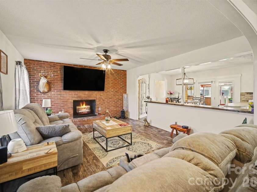 1087 Greenbriar Drive, Lancaster, SC 29720.  MLS# CAR4370391, YatesRealty ID 16782. 