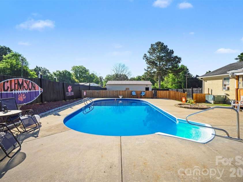 1087 Greenbriar Drive, Lancaster, SC 29720.  MLS# CAR4370391, YatesRealty ID 16782. 