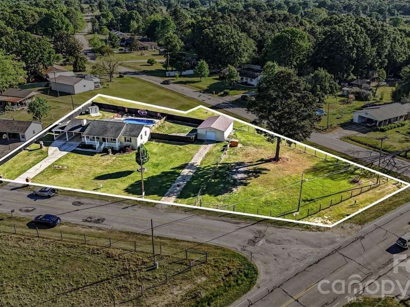 1087 Greenbriar Drive, Lancaster, SC 29720.  MLS# CAR4370391, YatesRealty ID 16782. 