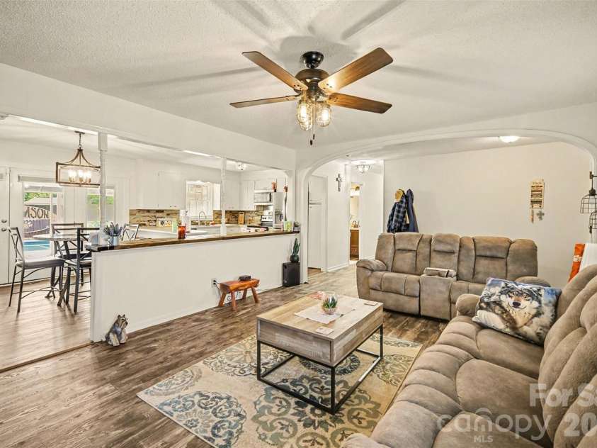 1087 Greenbriar Drive, Lancaster, SC 29720.  MLS# CAR4370391, YatesRealty ID 16782. 