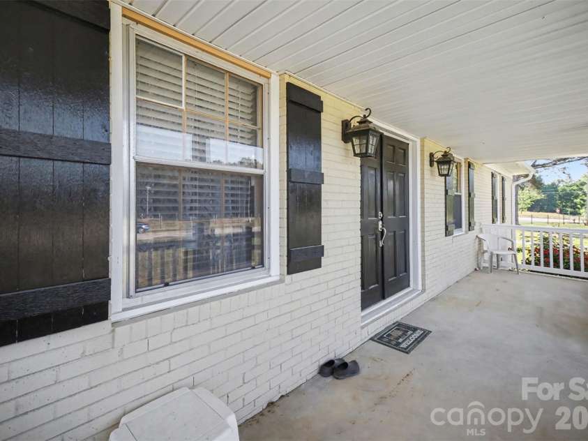 1087 Greenbriar Drive, Lancaster, SC 29720.  MLS# CAR4370391, YatesRealty ID 16782. 