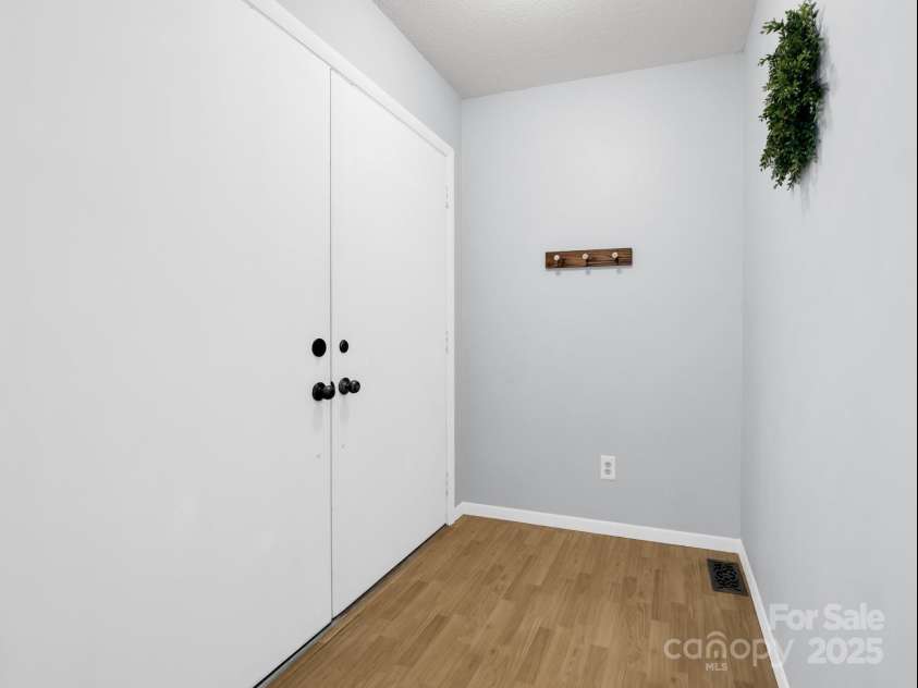 232 Stonebrook Drive, Hendersonville, NC 28791.  MLS# CAR4226613, YatesRealty ID 16783. Front Entry