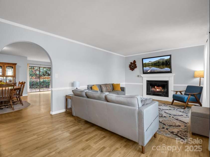 232 Stonebrook Drive, Hendersonville, NC 28791.  MLS# CAR4226613, YatesRealty ID 16783. Living Room
