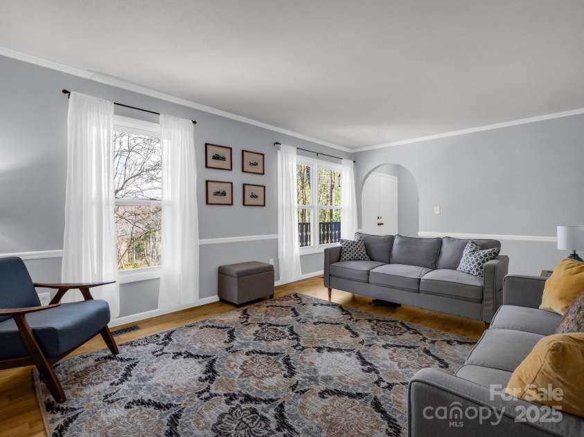 232 Stonebrook Drive, Hendersonville, NC 28791.  MLS# CAR4226613, YatesRealty ID 16783. Living Room