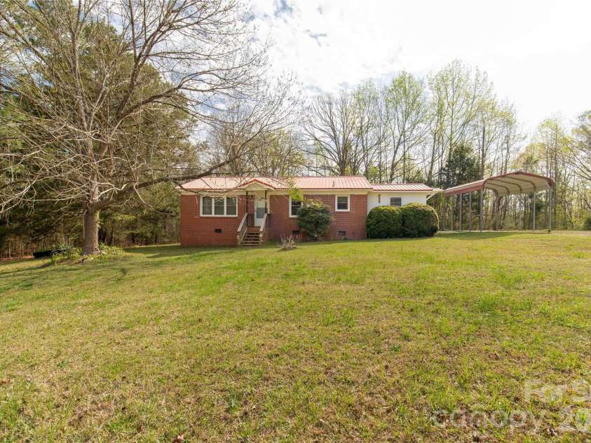 1724 Old Camden Monroe Highway, Lancaster, SC 29720.  MLS# CAR4360717, YatesRealty ID 16784. 