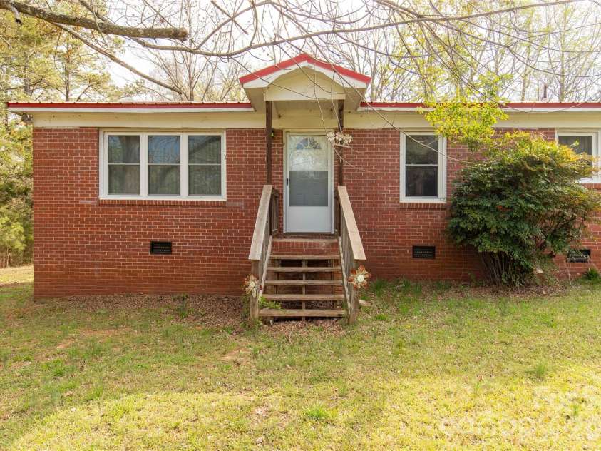 1724 Old Camden Monroe Highway, Lancaster, SC 29720.  MLS# CAR4360717, YatesRealty ID 16784. 