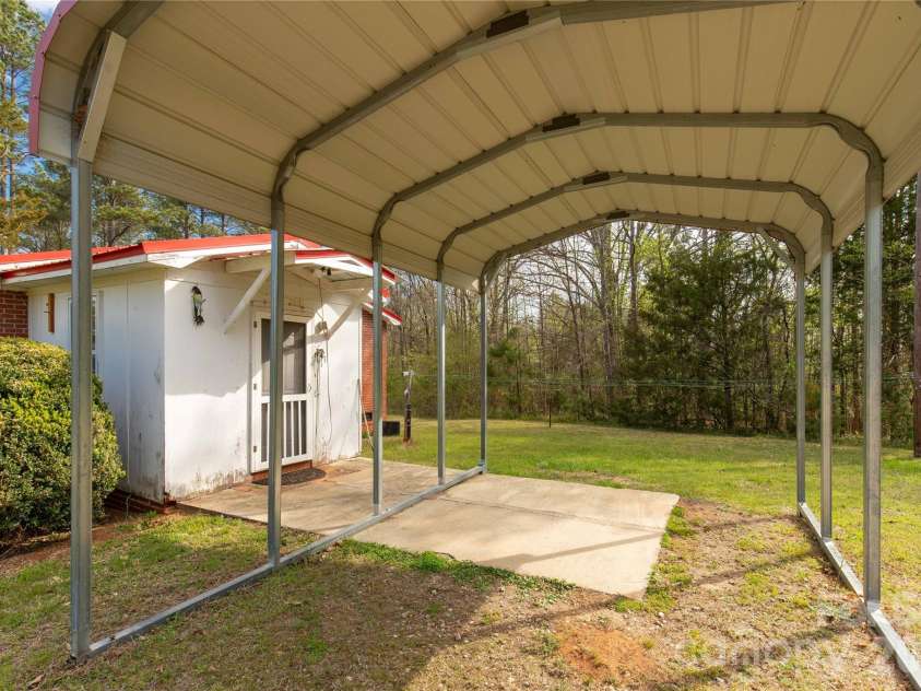 1724 Old Camden Monroe Highway, Lancaster, SC 29720.  MLS# CAR4360717, YatesRealty ID 16784. 