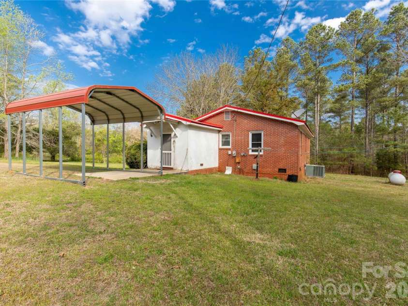 1724 Old Camden Monroe Highway, Lancaster, SC 29720.  MLS# CAR4360717, YatesRealty ID 16784. 