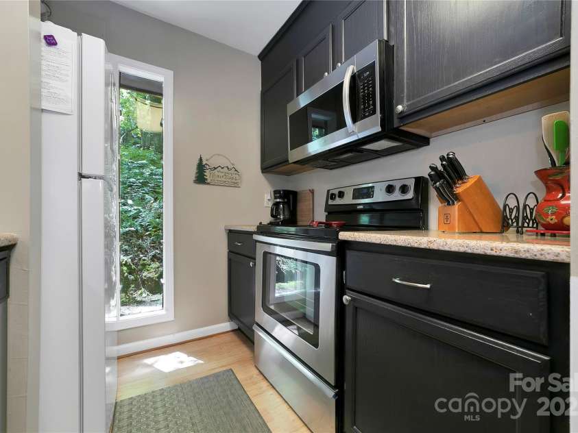 455 Cheestoonaya Way, Brevard, NC 28712.  MLS# CAR4259840, YatesRealty ID 16785. 