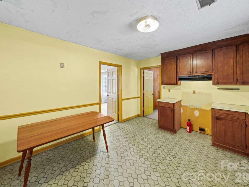 4510 Springview Drive, Monroe, NC 28112.  MLS# CAR4392466, YatesRealty ID 16788. Kitchen