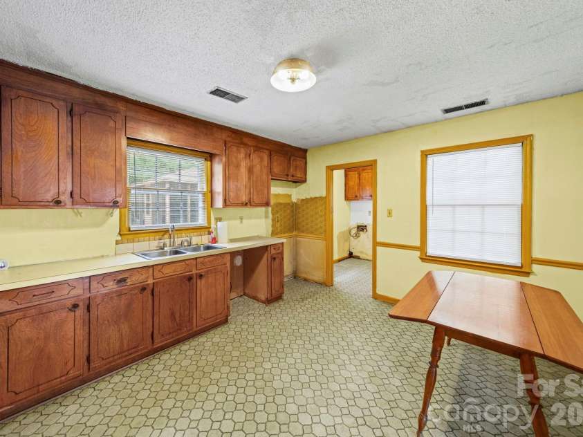 4510 Springview Drive, Monroe, NC 28112.  MLS# CAR4392466, YatesRealty ID 16788. Kitchen