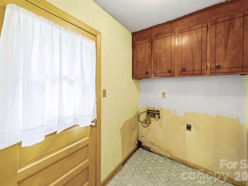 4510 Springview Drive, Monroe, NC 28112.  MLS# CAR4392466, YatesRealty ID 16788. Laundry area