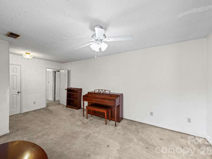 4510 Springview Drive, Monroe, NC 28112.  MLS# CAR4392466, YatesRealty ID 16788. Living Room