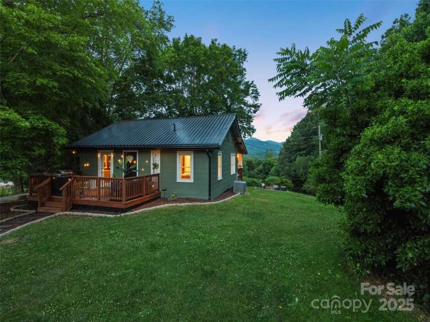 68 Piney Mountain Church Road, Candler, NC 28715.  MLS# CAR4253272, YatesRealty ID 16788. 