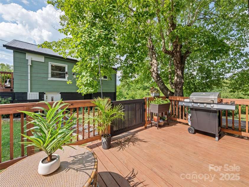 68 Piney Mountain Church Road, Candler, NC 28715.  MLS# CAR4253272, YatesRealty ID 16788. 