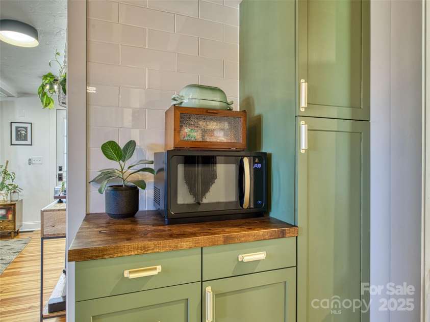68 Piney Mountain Church Road, Candler, NC 28715.  MLS# CAR4253272, YatesRealty ID 16788. 