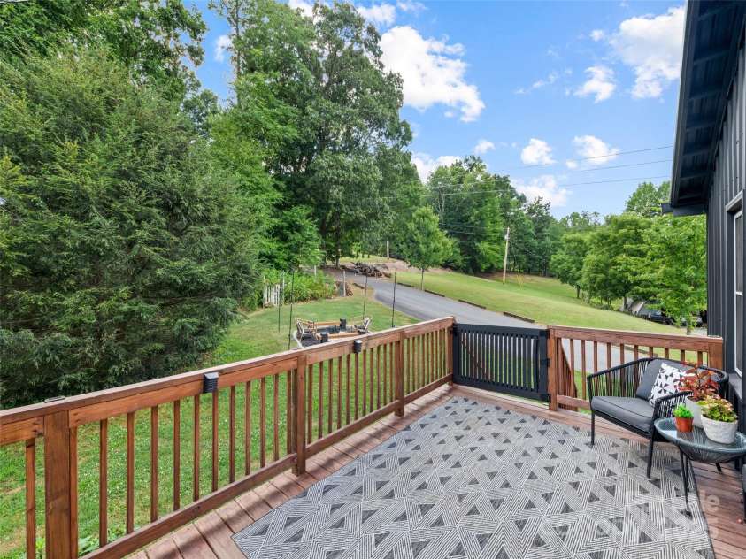68 Piney Mountain Church Road, Candler, NC 28715.  MLS# CAR4253272, YatesRealty ID 16788. 