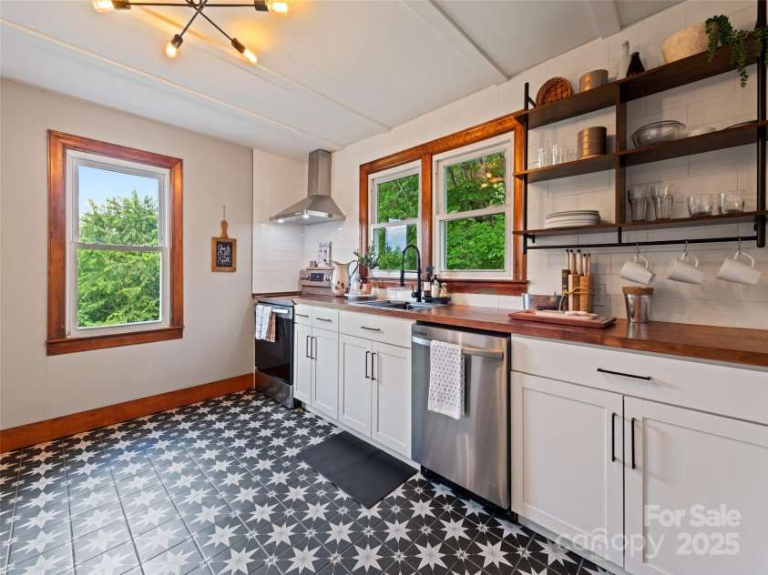 68 Piney Mountain Church Road, Candler, NC 28715.  MLS# CAR4253272, YatesRealty ID 16788. 