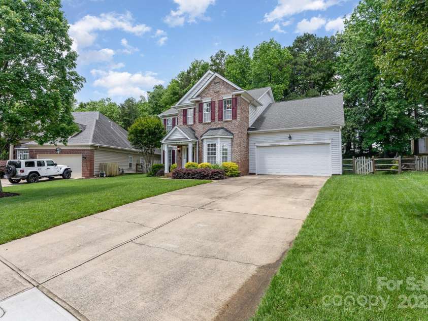 10322 Stoneykirk Lane, Charlotte, NC 28269.  MLS# CAR4258236, YatesRealty ID 16789. 