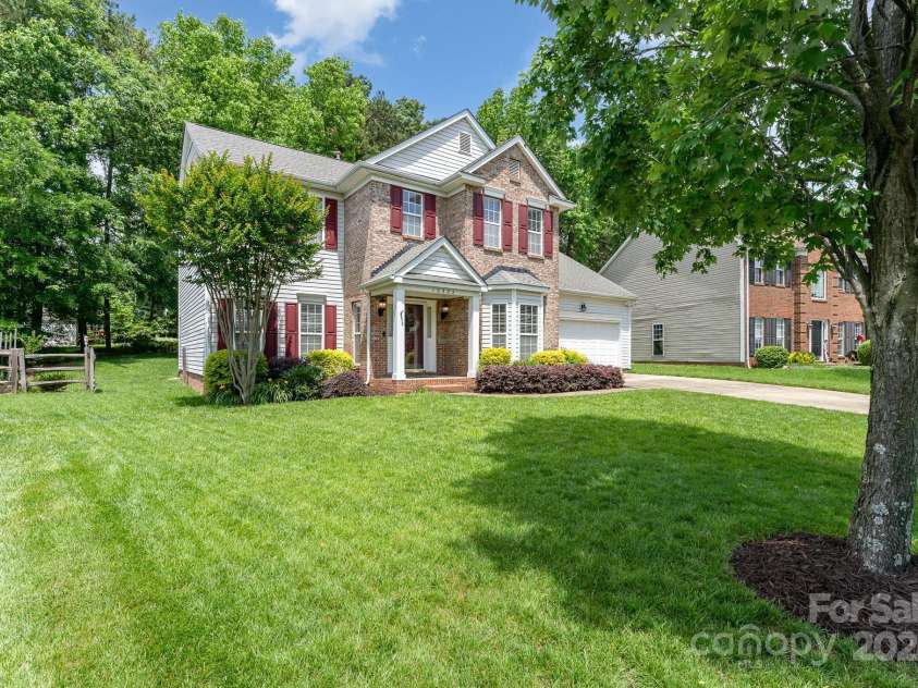 10322 Stoneykirk Lane, Charlotte, NC 28269.  MLS# CAR4258236, YatesRealty ID 16789. 