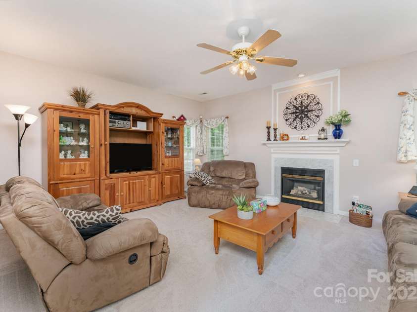 10322 Stoneykirk Lane, Charlotte, NC 28269.  MLS# CAR4258236, YatesRealty ID 16789. 