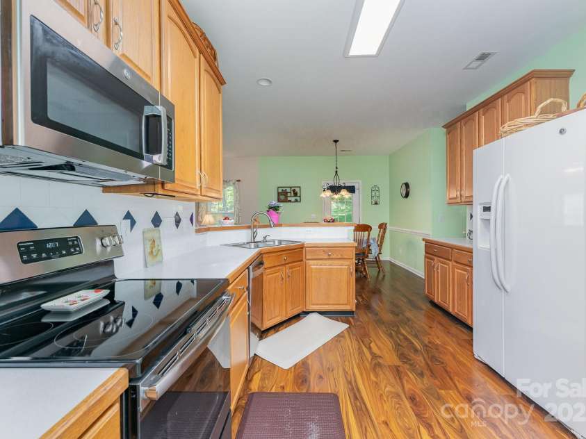 10322 Stoneykirk Lane, Charlotte, NC 28269.  MLS# CAR4258236, YatesRealty ID 16789. 