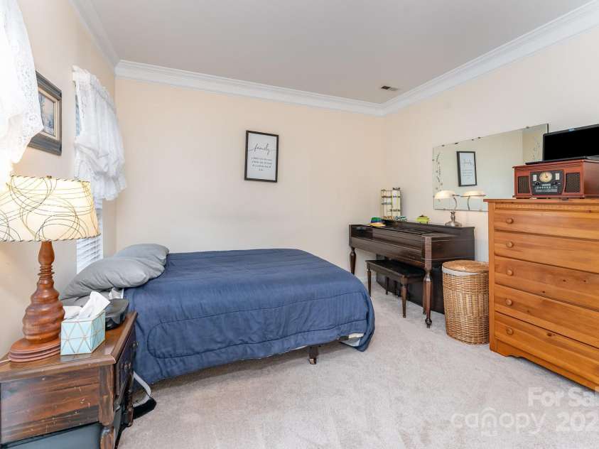10322 Stoneykirk Lane, Charlotte, NC 28269.  MLS# CAR4258236, YatesRealty ID 16789. 