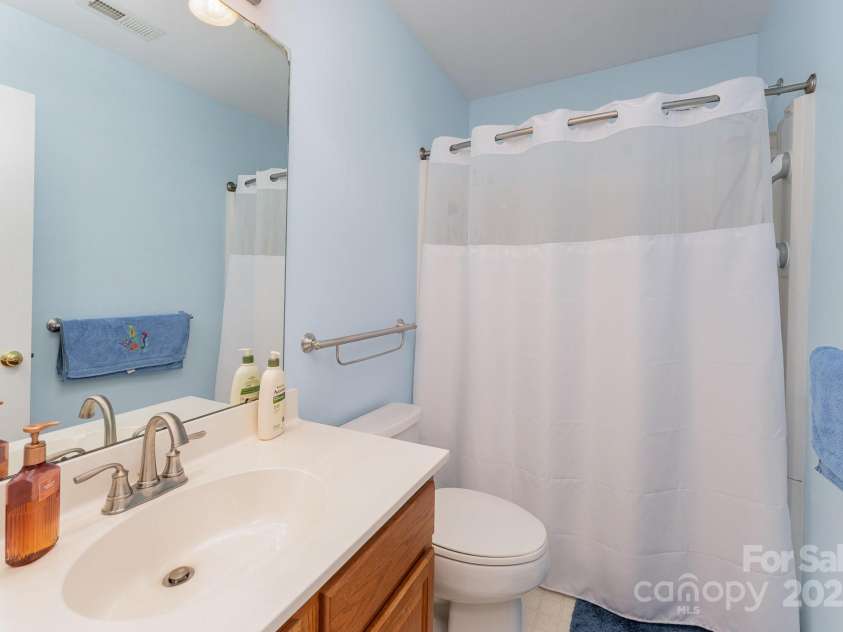 10322 Stoneykirk Lane, Charlotte, NC 28269.  MLS# CAR4258236, YatesRealty ID 16789. 