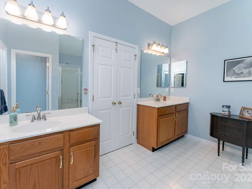 10322 Stoneykirk Lane, Charlotte, NC 28269.  MLS# CAR4258236, YatesRealty ID 16789. 