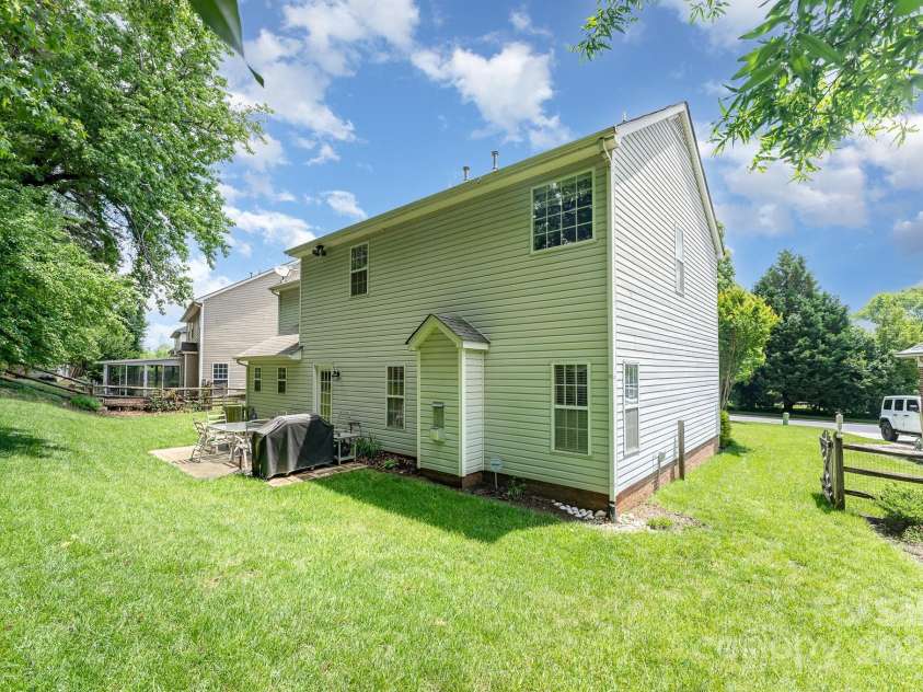 10322 Stoneykirk Lane, Charlotte, NC 28269.  MLS# CAR4258236, YatesRealty ID 16789. 