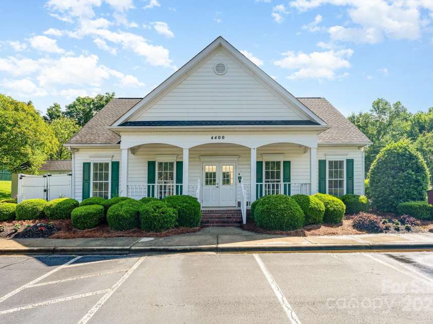 10322 Stoneykirk Lane, Charlotte, NC 28269.  MLS# CAR4258236, YatesRealty ID 16789. 