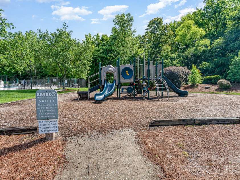 10322 Stoneykirk Lane, Charlotte, NC 28269.  MLS# CAR4258236, YatesRealty ID 16789. 
