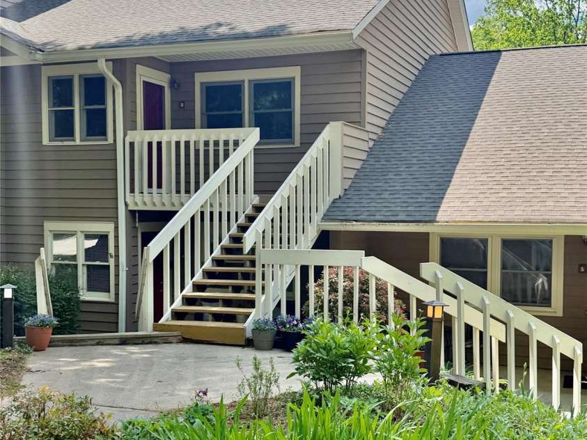 8 Creekside Lane, Asheville, NC 28803.  MLS# CAR4372545, YatesRealty ID 16791. 