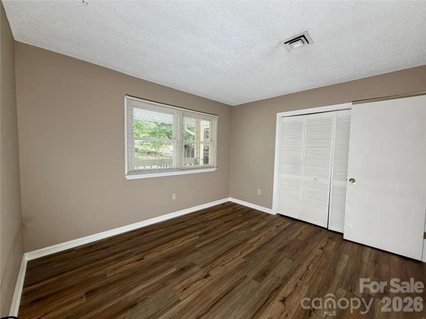 8 Creekside Lane, Asheville, NC 28803.  MLS# CAR4372545, YatesRealty ID 16791. 